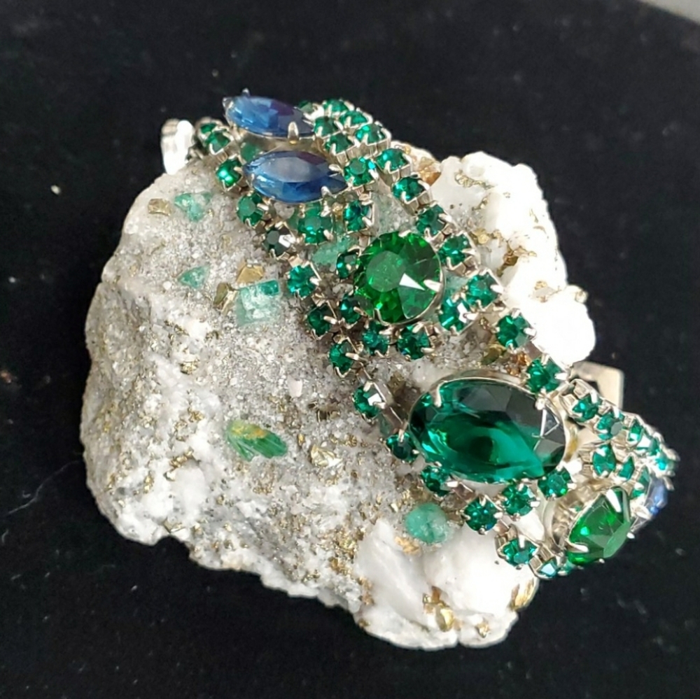 Emerald green colored rhinestone bracelet